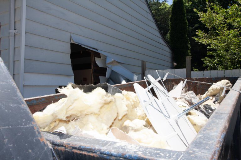 Waste removal of mostly insulation material during an interior demolition by means of a bin